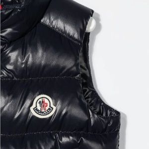 Moncler Enfant - padded logo-patch gilet